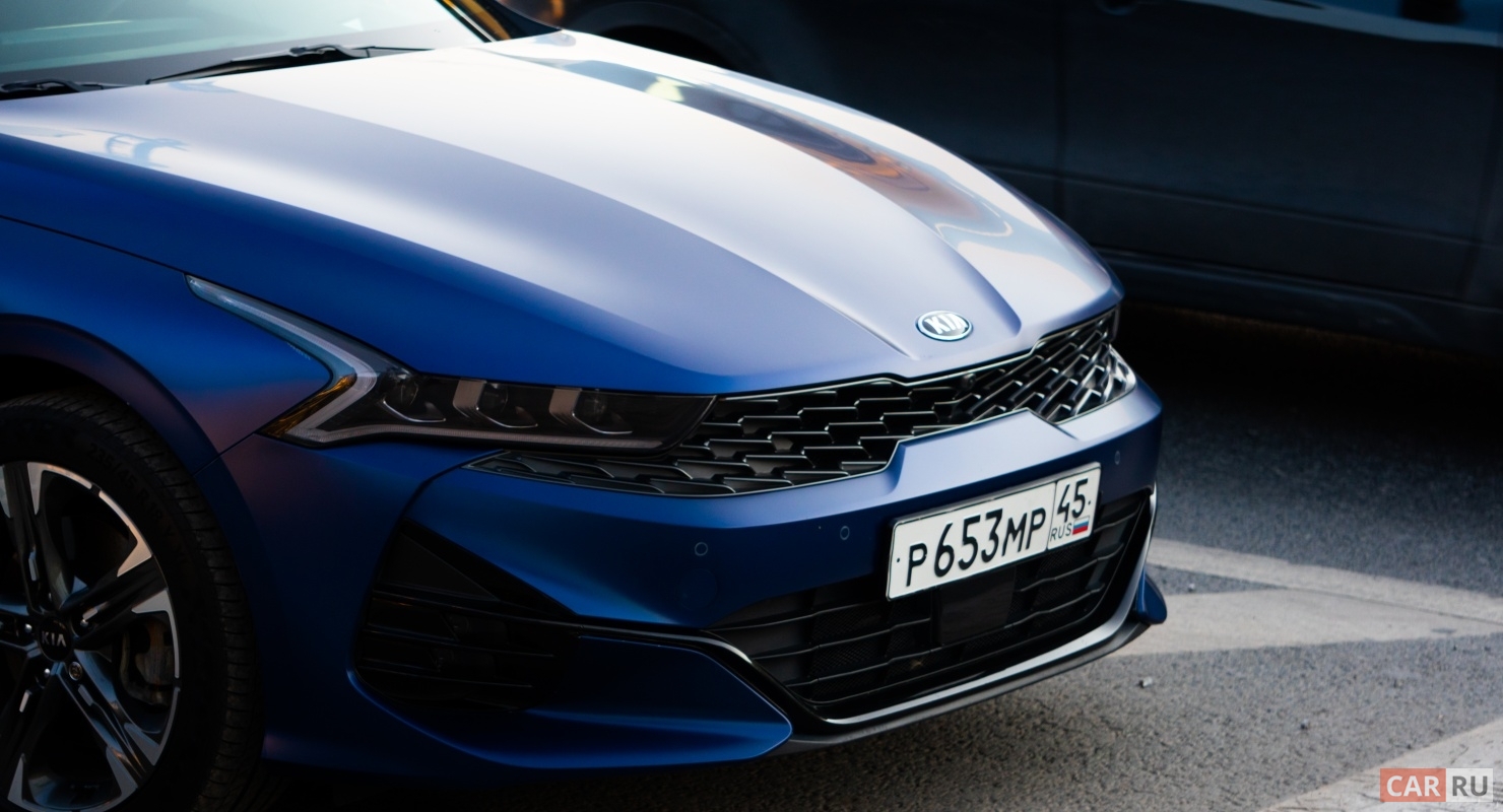 KIA представил тизер обновленного кроссовера Seltos