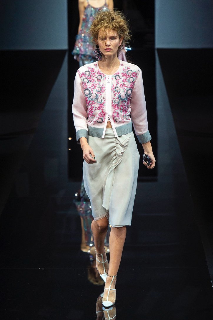 Giorgio Armani весна-лето 2019 - максимальная нежность красок и женственность линий Giorgio Armani весна-лето 2019