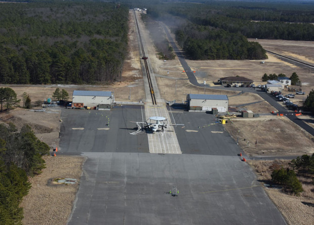 Электромеханический аэрофинишер испытали аварийной посадкой самолета