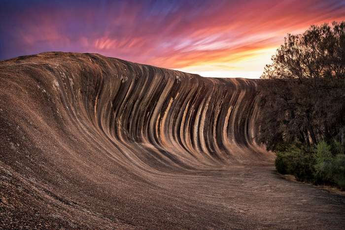 Поразительная каменная волна в Австралии волна, Австралии, здесь, совсем, подтачивали, ветров, эрозии, воздействием, который, пласта, базальтового, плоского, основание, просачивались, почву, через, поверхности, осадки, сотен, протяжении