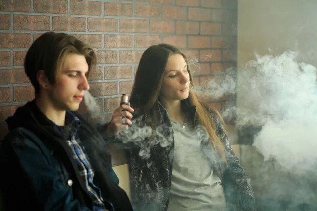 Как понять, что подросток курит вейп?