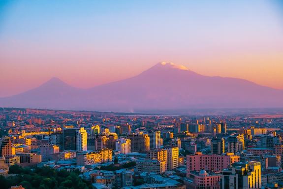 Спикер Симонян: до авиакатастрофы Ереван и Иран готовили визит Раиси в Армению