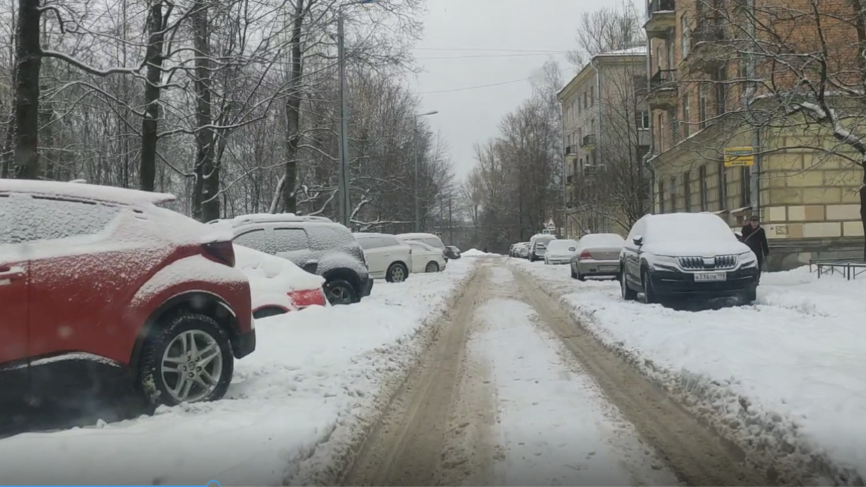 В Петербурге водитель иномарки протаранил автобус и врезался в знак
