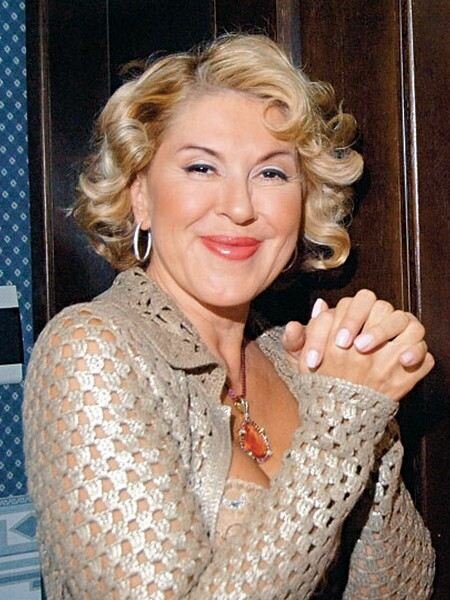 Красивые девушки с большими губами Красивые девушки с большими губами