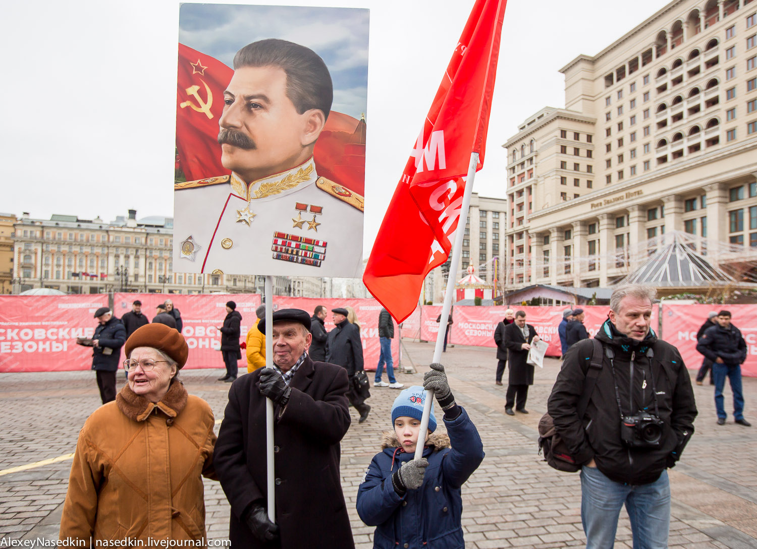 Тиранобесие. Москвичи вышли поклониться Сталину Сегодня, мысли, Алешковский, площади, журналист, сегодня, здесь, Манежной, момент, памяти, необязательно, увидишь, какие, проносятся, светлого, дедушка, отрока, помнят, гордятся, гденибудь