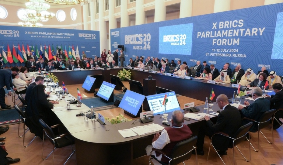 В Петербурге прошел 10-й парламентский форум БРИКС, главной темой которого стала конкуренция России и стран Глобального Юга с коллективным Западом.-3