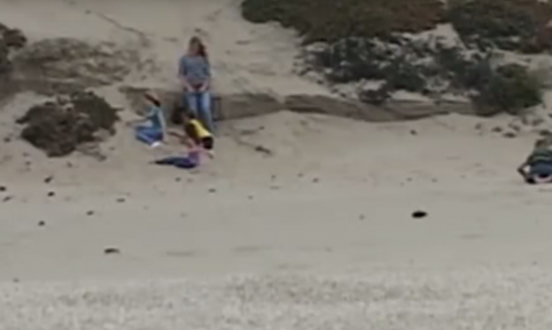Мальчик спас пятилетнюю девочку, заживо похороненную в песке