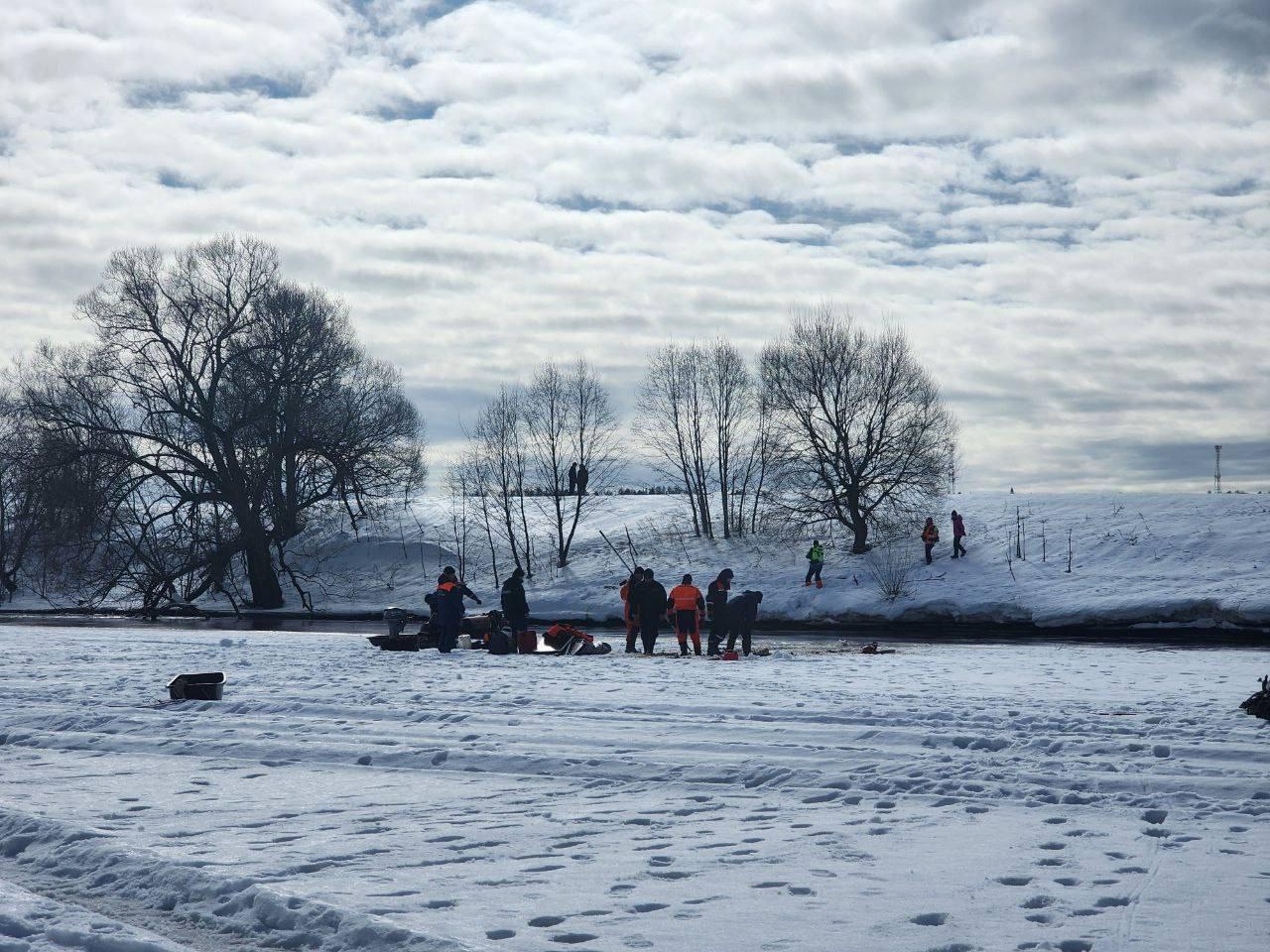 Местами лед еще есть, но он уже непрочный