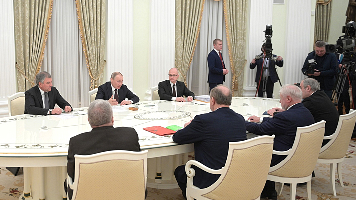 Что думцы удумали: Главы парламентских фракций предложили Путину отдохнуть Что думцы удумали: Главы парламентских фракций предложили Путину отдохнуть поправок, которые, Конституции, очень, сейчас, только, страны, чтобы, фракции, Сейчас, потому, время, нашей, граждан, поддержка, Конституцию, нужно, просто, хотят, Сергей