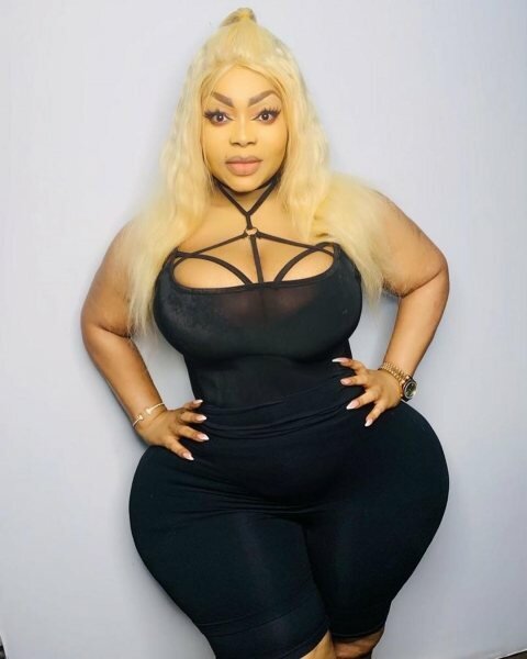 Пышка из Африки хвастается полной фигурой и хочет затмить саму Ким Кардашьян Пышка из Африки хвастается полной фигурой и хочет затмить саму Ким Кардашьян красота,мода и красота,модные блогеры,фигура