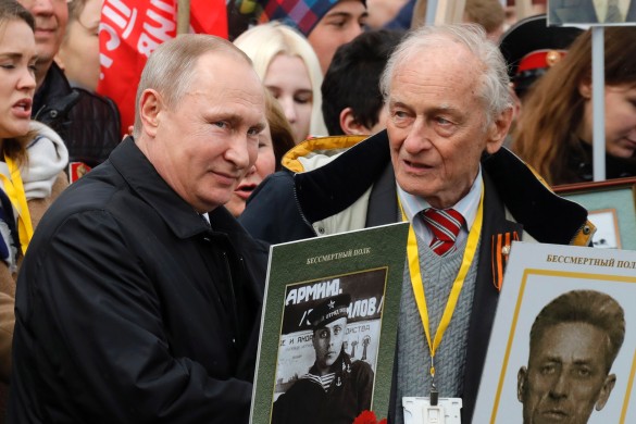 Владимир Путин и Михаил Ножкин. Фото: Михаил Метцель/ТАСС