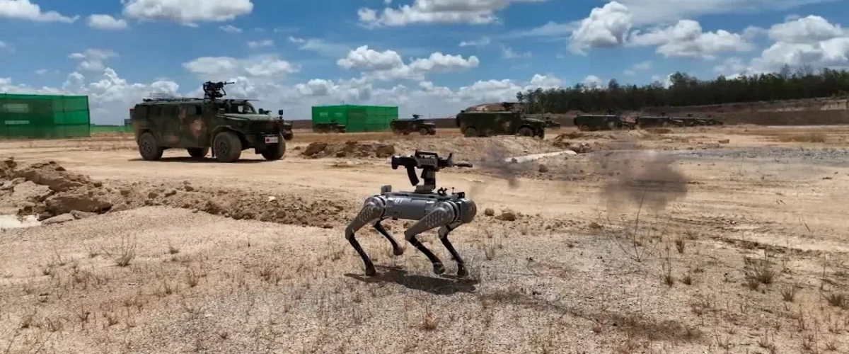 Китай и Камбоджа провели совместные учения с боевыми роботами