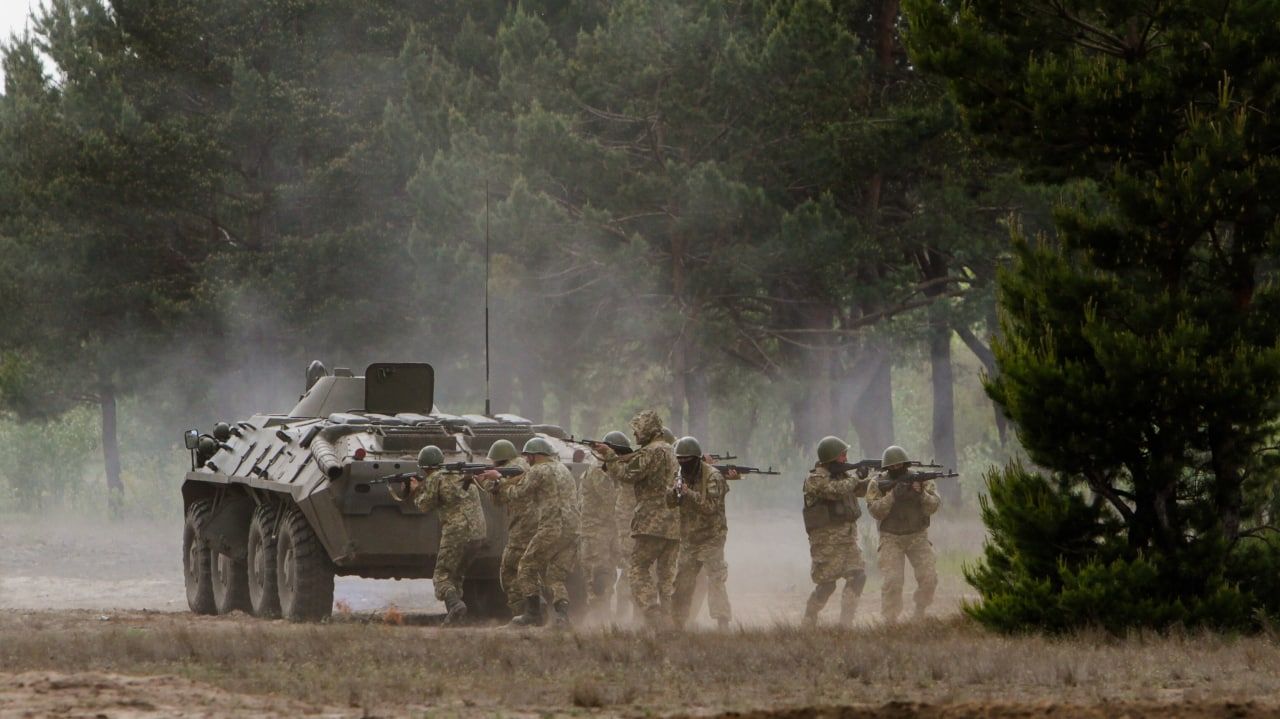 Снаряд украинских боевиков попал в здание поликлиники в Горловке Происшествия