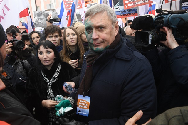 Фото. Михаил Касьянов с облитым зеленкой лицом © KOMSOMOLSKAYA PRAVDA | GLOBALLOOKPRESS.COM