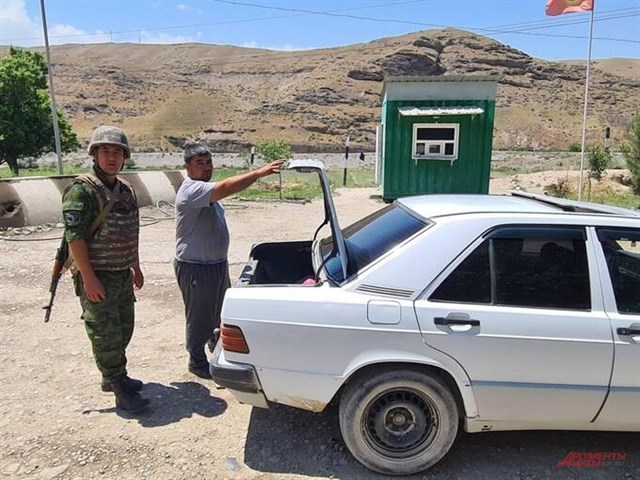 «Русские, помогите!». Почему Россия должна разнимать драки стран экс-СССР? «Русские, помогите!». Почему Россия должна разнимать драки стран экс-СССР? геополитика