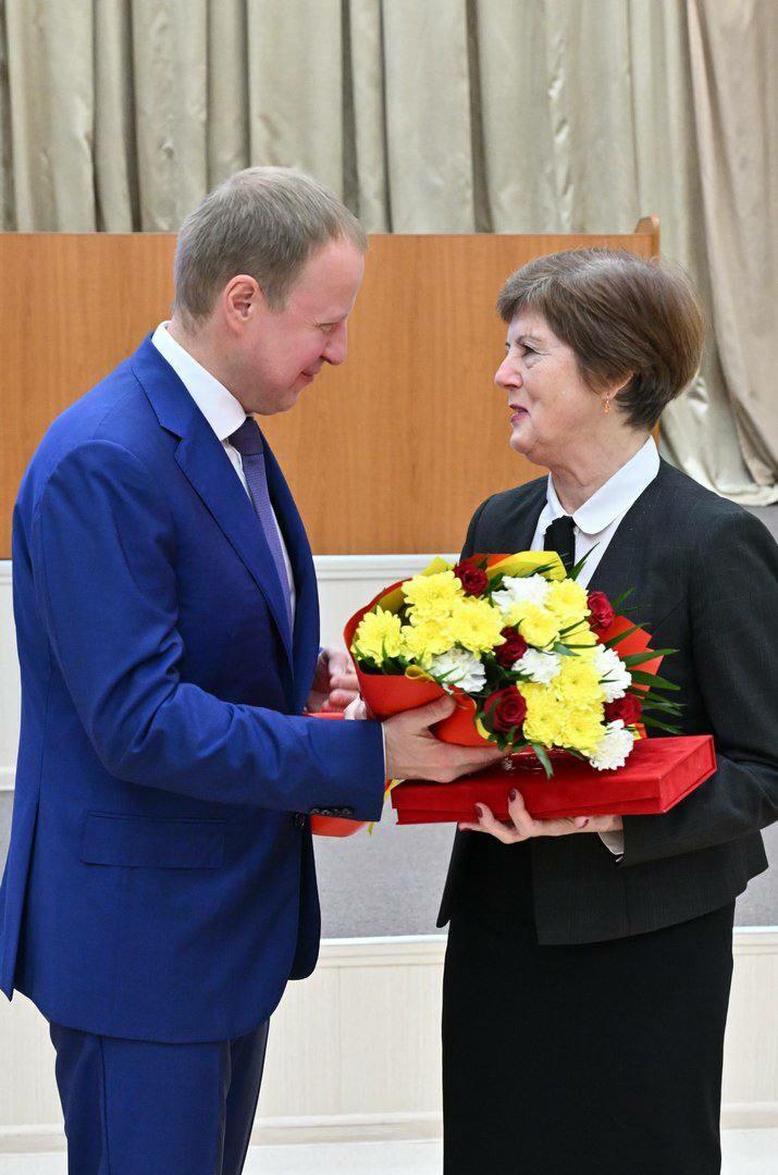 Томенко вручил награды лучшим работникам дорожной и транспортной отрасли / Фото: Антон Червяков