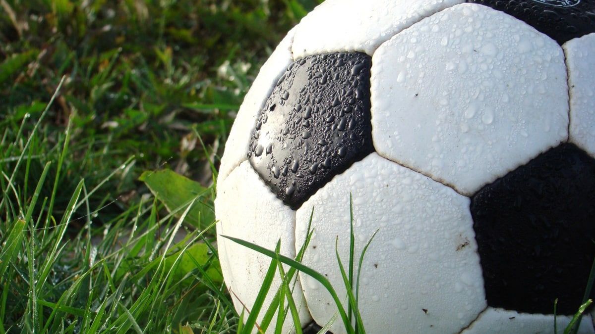 Матчи чемпионата Испании по футболу начнутся с минуты молчания