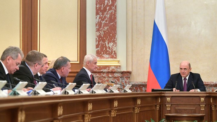 Подножка Мишустину и "пристегните ремни": За суровым прогнозом для России увидели "обидки"