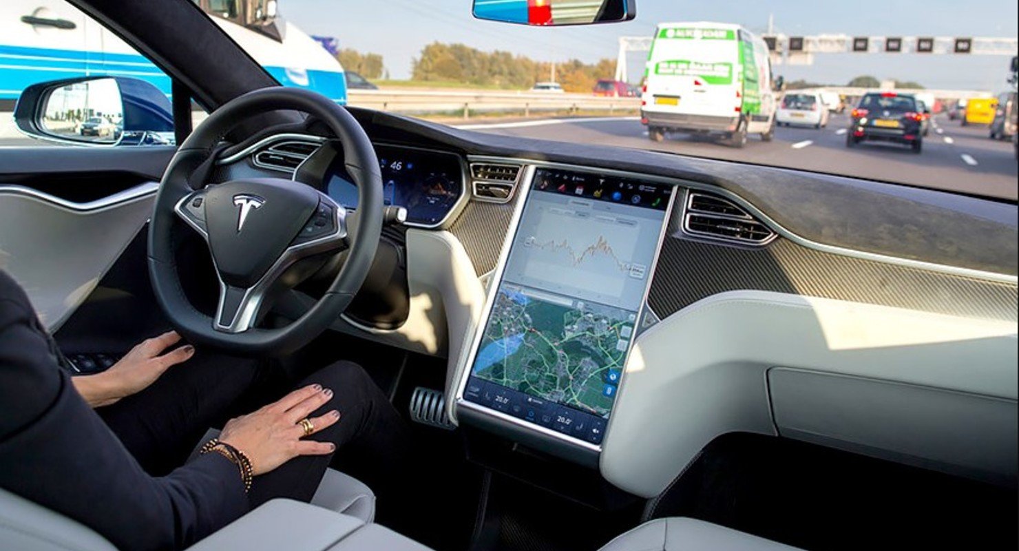 В США начали проверку автопилота Tesla Автомобили