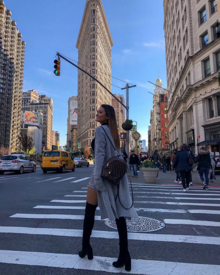 Улыбчивые девушки  