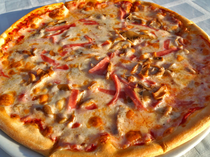 Пицца с тунцом и помидорами выпечка,пицца