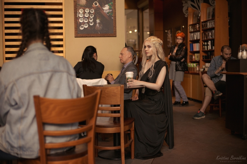 Косплей недели: PUBG, Middle-earth: Shadow of War, The Witcher, «Любовь, смерть и роботы», Дейенерис в «Старбаксе» Игры,косплей