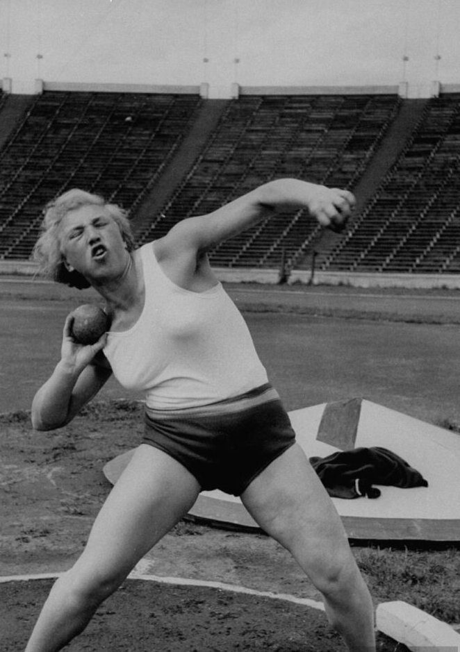 Простые москвички в 1956-м году 