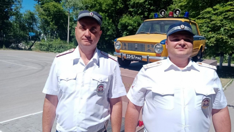 Рязанские автоинспекторы доставили в больницу женщину с ребёнком, которому требовалась помощь