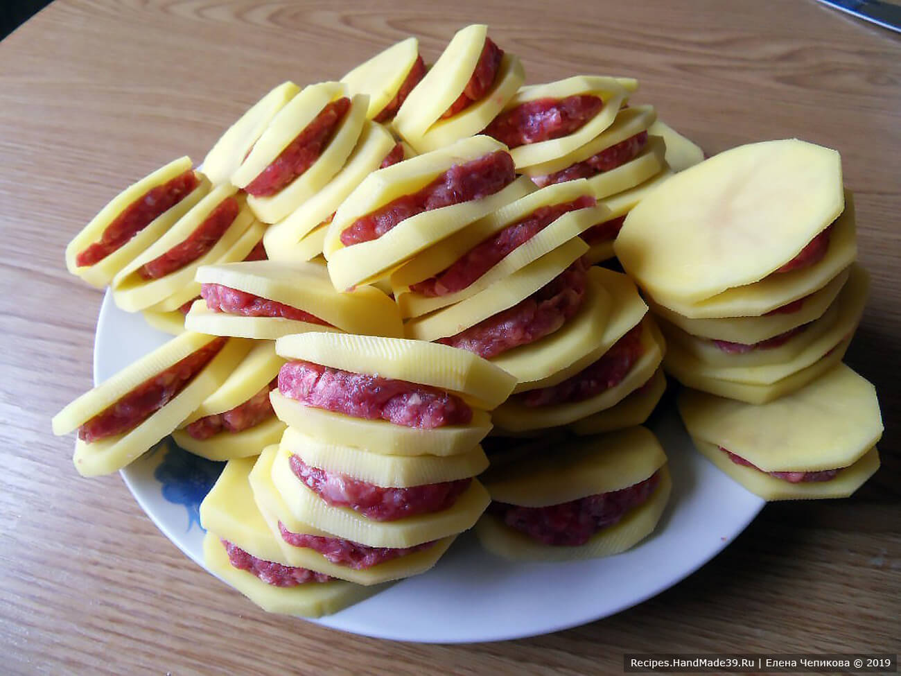 «Пьяный картофель» с мясом, запечённый в духовке картофель», сделать, можно, картофельного, картофель, фарша, каждый, картошки, около, картофельный, рецепт, фаршем, водки, посолить, кисель, картофельные, духовке, водкой, хорошо, смешать