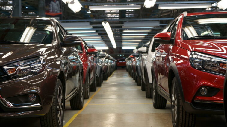 АвтоВАЗ выпустил в июне семь тысяч автомобилей