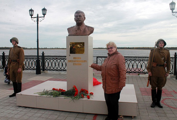 Бюст Сталина в Сургуте