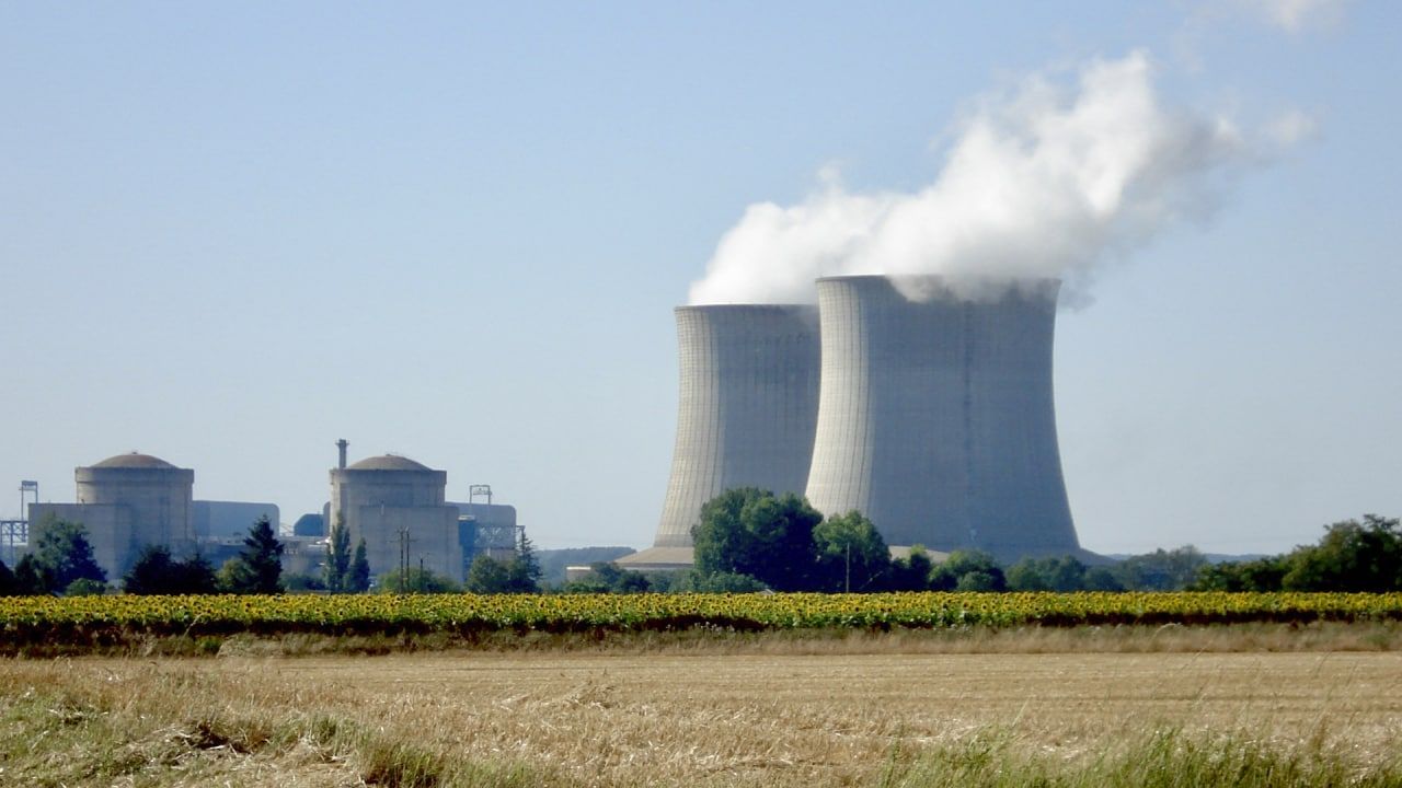 Bloomberg: энергетический кризис побудил Францию отремонтировать обветшалые АЭС