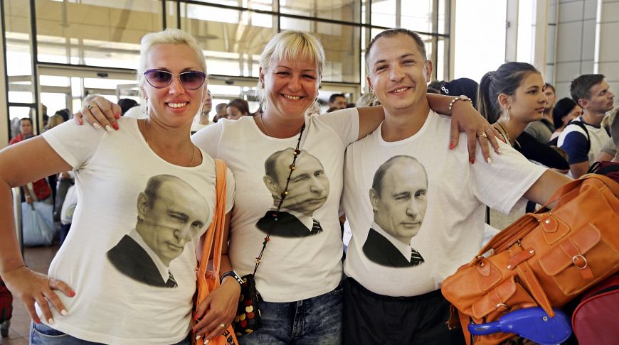 Российские туристы признались, что везут на отдых за рубеж кипятильники, гречку и колбасу