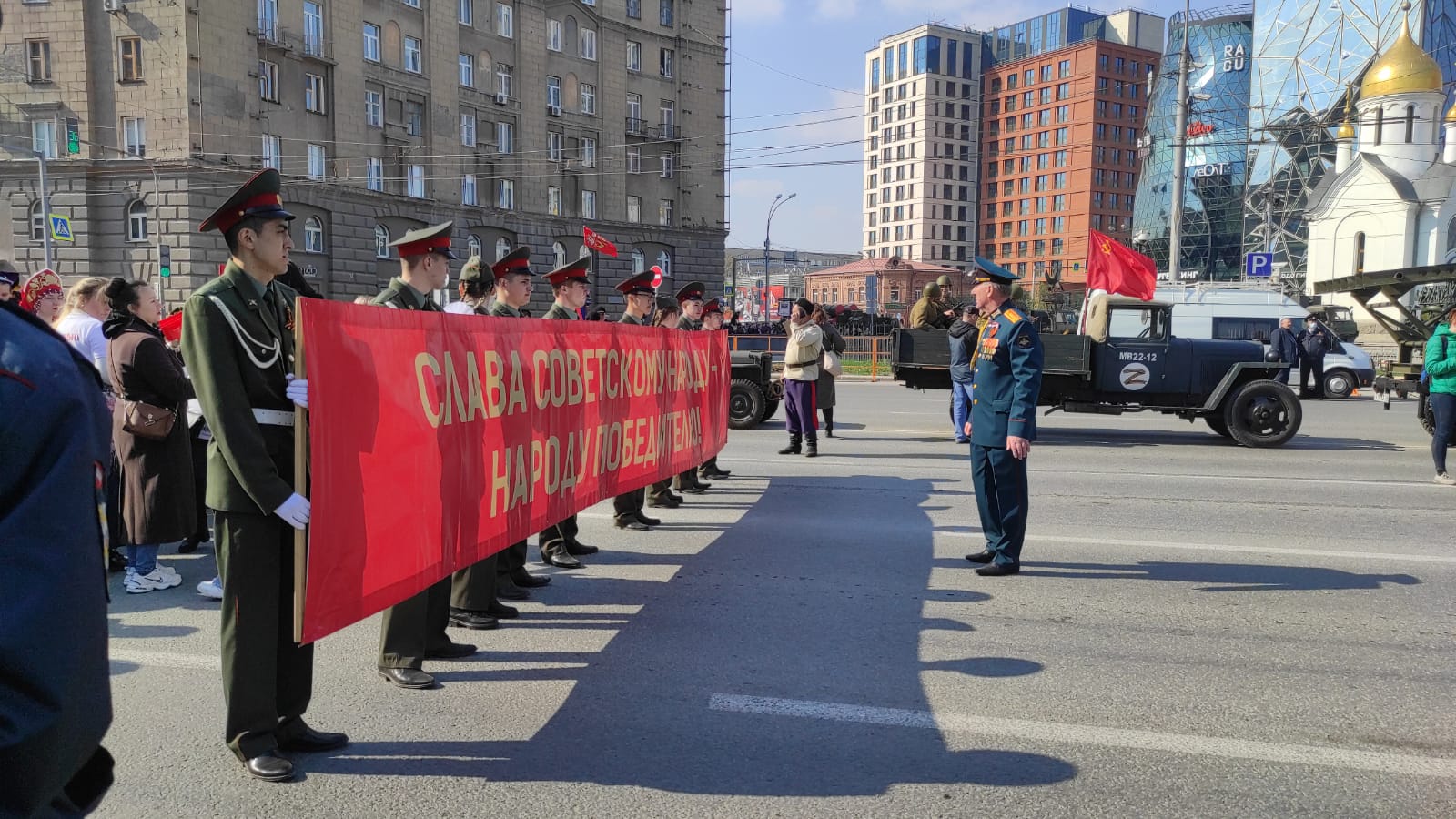 Новосибирск будет праздновать День Победы без салюта над Оперным театром