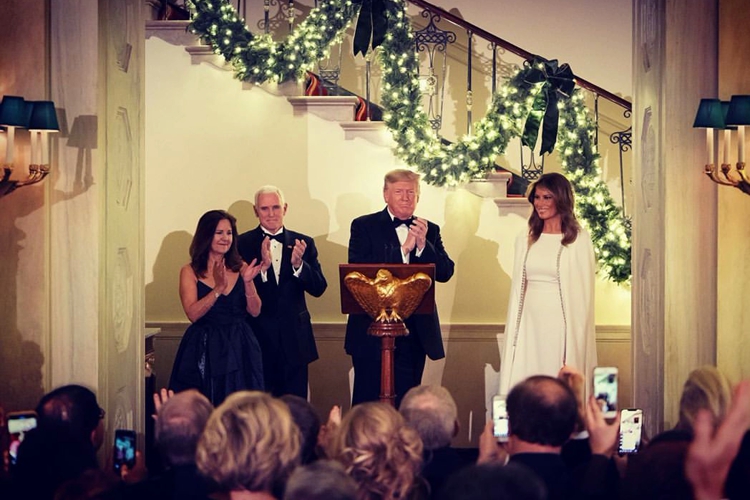 Дональд и Мелания Трамп на ежегодном рождественском балу конгресса в Вашингтоне Дональд и Мелания Трамп на ежегодном рождественском балу конгресса в Вашингтоне Звезды,Звездные пары