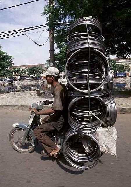 overloaded-vehicles-around-the-world-7__880