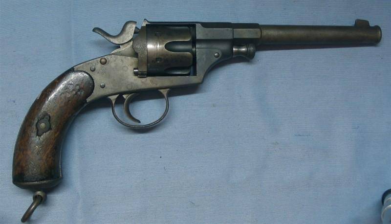 Самый «киношный» военный револьвер оружие