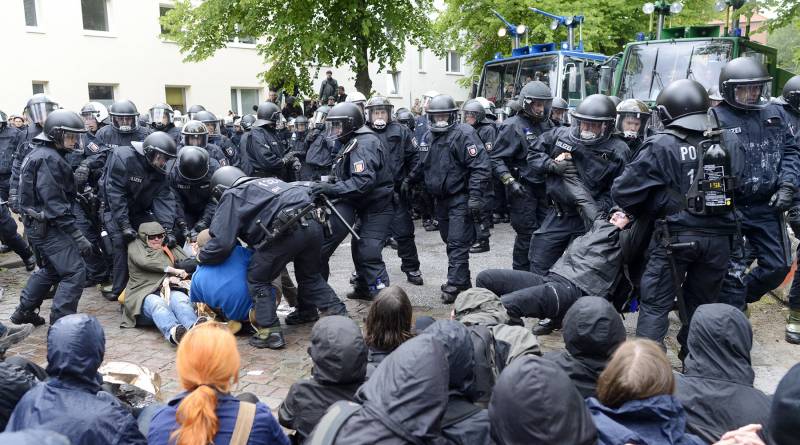 Ностальгия по вермахту и гестапо. Ультраправые проникают в силовые структуры ФРГ Ностальгия по вермахту и гестапо. Ультраправые проникают в силовые структуры ФРГ геополитика