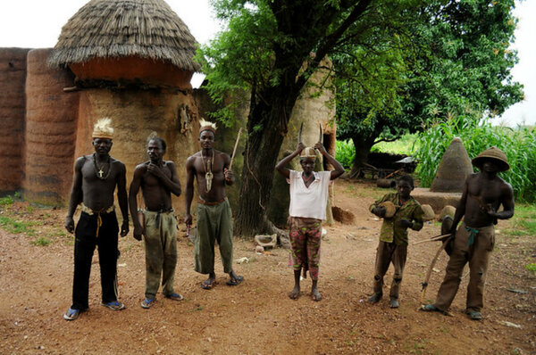 Сомба: элитные стрелки, превращающие людей в зомби Сомба: элитные стрелки, превращающие людей в зомби