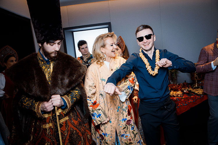 Зара, Елена Крыгина и другие гости вечеринки Виктории Шеляговой в честь Масленицы Звезды,Новости о звездах