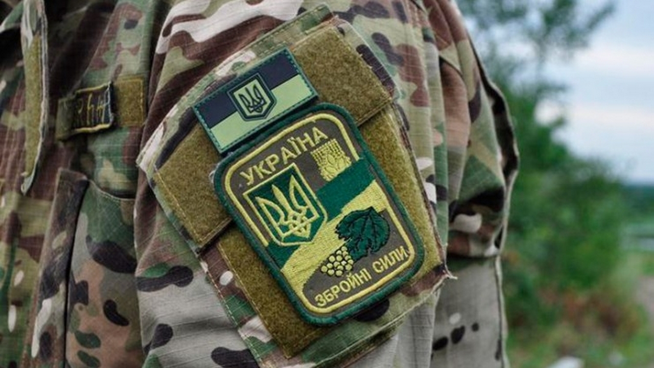 Два украинских карателя подорвались на мине на Донбассе