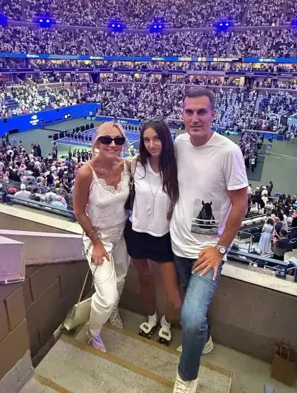 Кристина Орбакайте показала, как отдыхает в Лондоне с мужем Михаилом Земцовым Орбакайте, Кристина, артистка, мужем, дочери, живёт, только, артистку, Лондон, столице, решение, осталась, Лондоне, вместе, постоянно, время, концертов, позицию, внешней, очередь