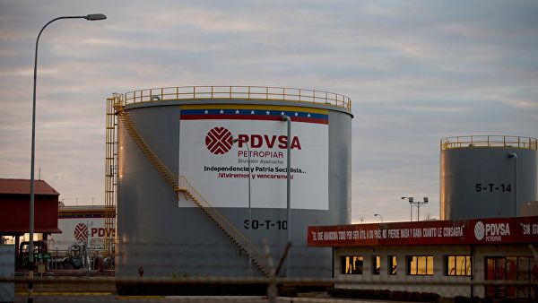 Нефтехранилище компании Petroleos de Venezuela