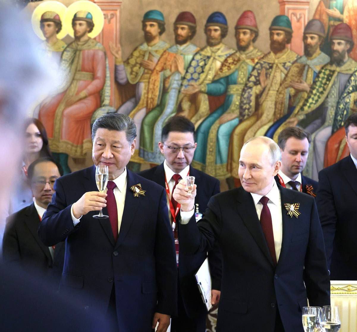 Агентство Bloomberg также подтверждает идущую в эти часы из разных источников на Западе информацию,...