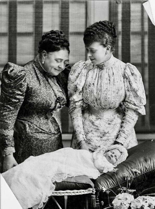 Мария Аделаида с дочерью Марией Текской и внуком Эдуардом, 1894 год