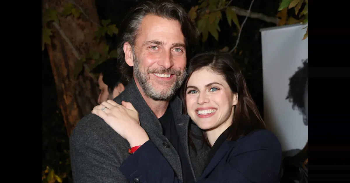 Звезда "Белого лотоса" Александра Даддарио разводится с мужем