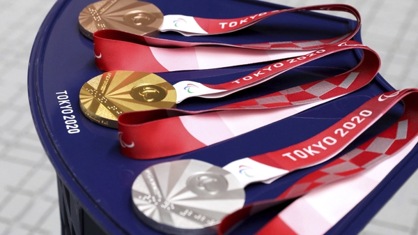 Настоящие герои: тысячи россиян встретили паралимпийцев на Красной площади