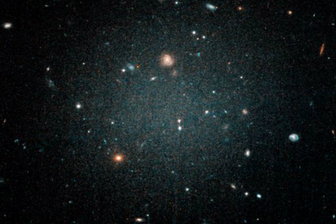 Новая галактика настолько тусклая, что через нее видны другие системы