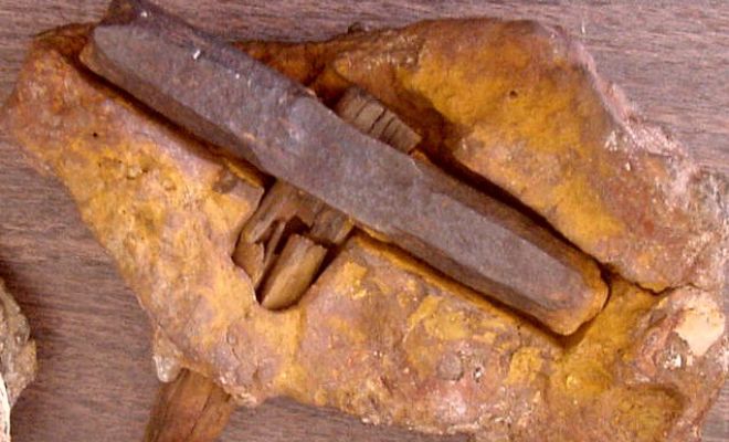 В 1936 году каменном пласте нашли железный молоток. Новый анализ показал, что самому камню 400 миллионов лет