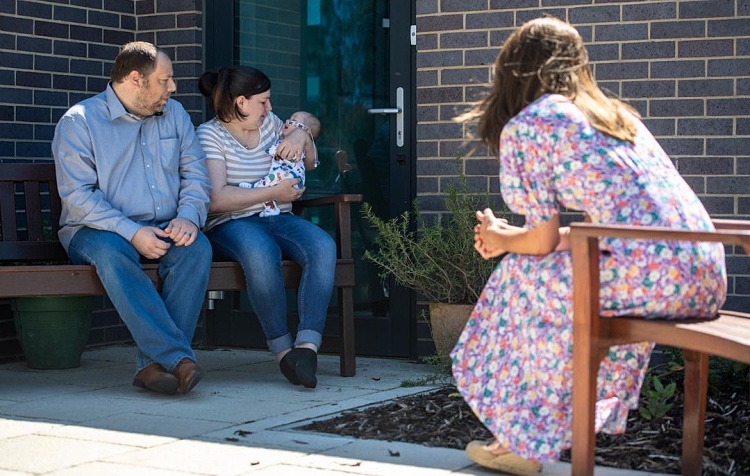 Сад со смыслом: Кейт Миддлтон посадила подсолнух согласно своему трогательному обещанию Звезды,Новости о звездах